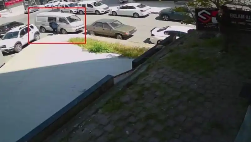 Aracını Çalmak İsteyen Hırsızı Suçüstü Yakalayan Vatandaşın Kahramanlığı