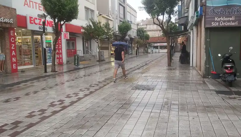 Kırklareli’de Ani Gelen Sağanak Yağış Hayatı Olumsuz Etkiledi