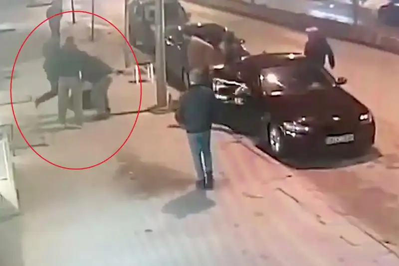 Bacak Kıran Park Yeri Kavgası: Üç Kişi Bir Kişiye Saldırdı