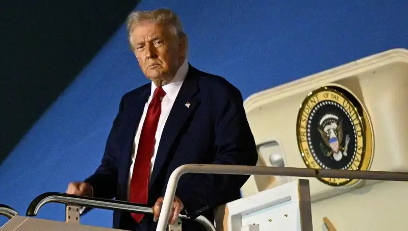 Katar'dan Trump'a Uçan Görkemli Jet: 400 Milyon Dolarlık Saray Hava Veyahut Dili!