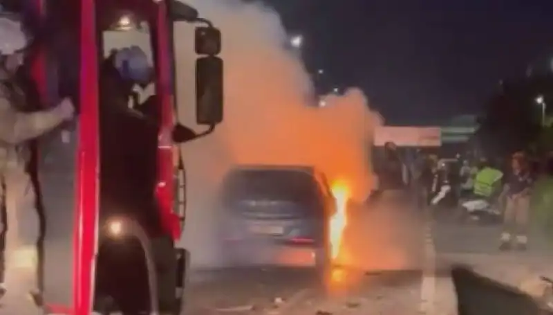 Otoyolda Bariyerlere Çarpan Araçta Yangın: Korku Dolu Anlar