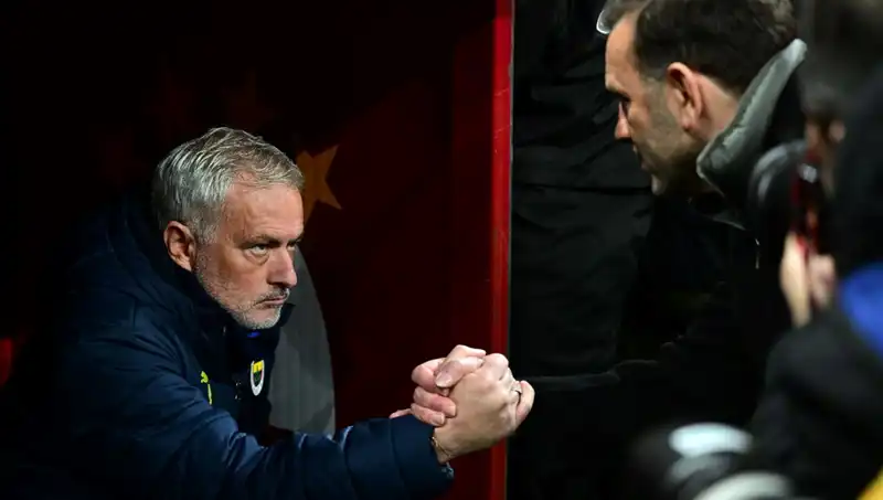 Mourinho ve Buruk, Üçüncü Derbi İçin Hazırlıklarını Tamamlıyor