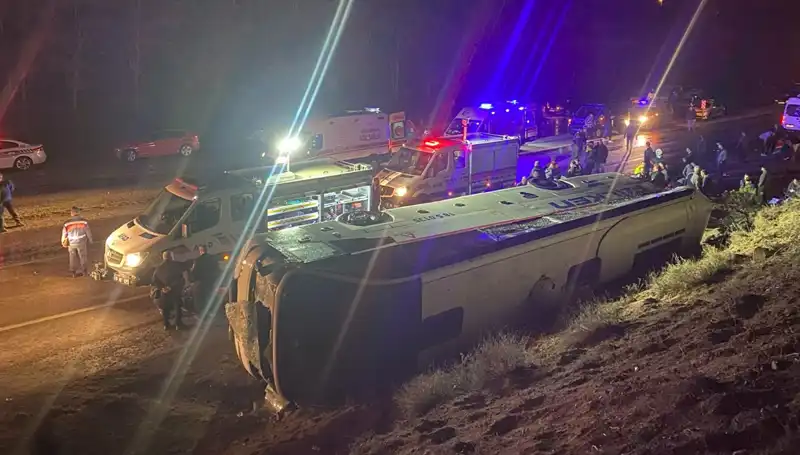 İşçi Servisinin Devrilmesi Sonucu 23 Kişi Yaralandı: Detaylar