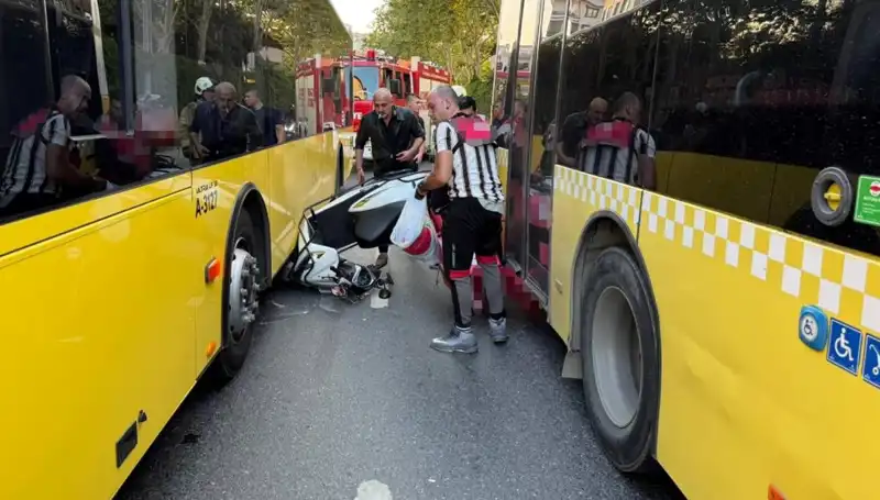 İETT Otobüslerinin Arasında Kalan Motosikletin Feci Kazası