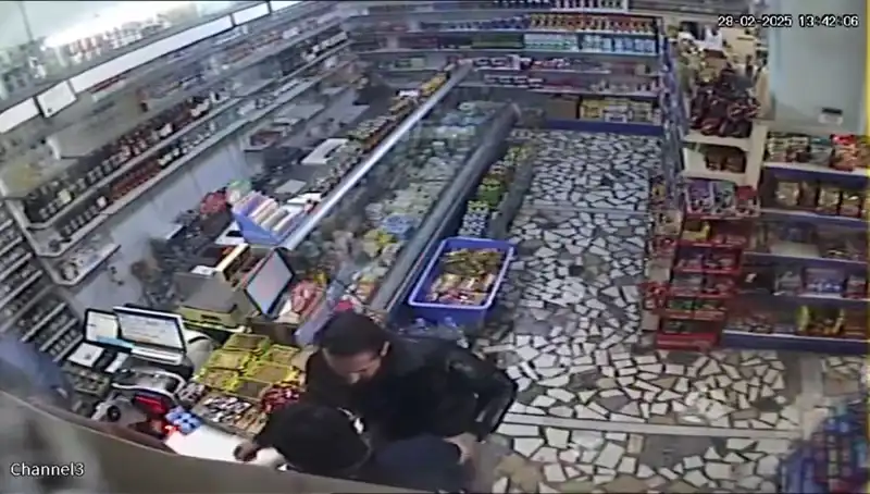 Cezaevi Firarisi Market İçinde Dehşet Saçtı: Bıçakla Saldırdı ve Mermer Fırlattı