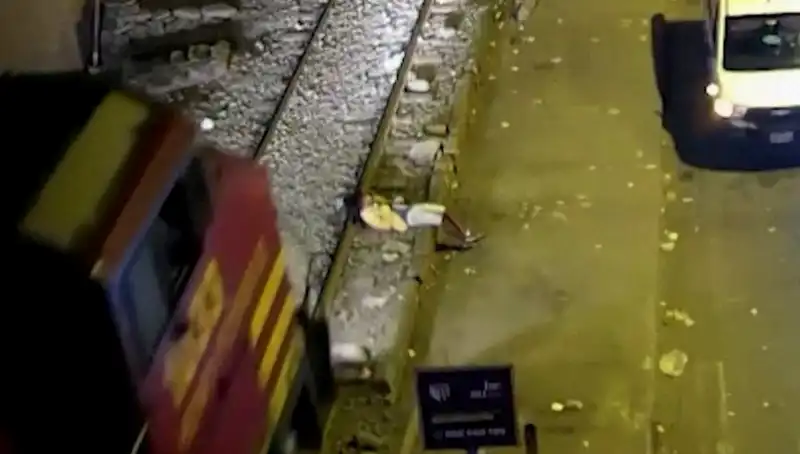 Hayatını Değiştiren O An: Tren Çarptıktan Saniyeler Sonra Yürüdü