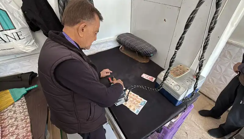47 Yıllık Terzi Ahmet’in Para Ütüleme Geleneği: Neden Bu Kadar Önemli?