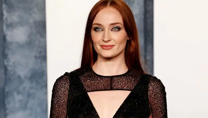 Sophie Turner'dan Tepki: Game of Thrones Yıldızına Yönelik Eleştiriler Büyüyor