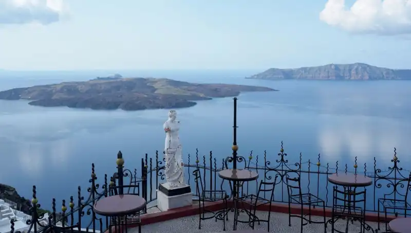 Santorini'de Gergin Bekleyiş: Adanın Geleceği Tehlikede mi?