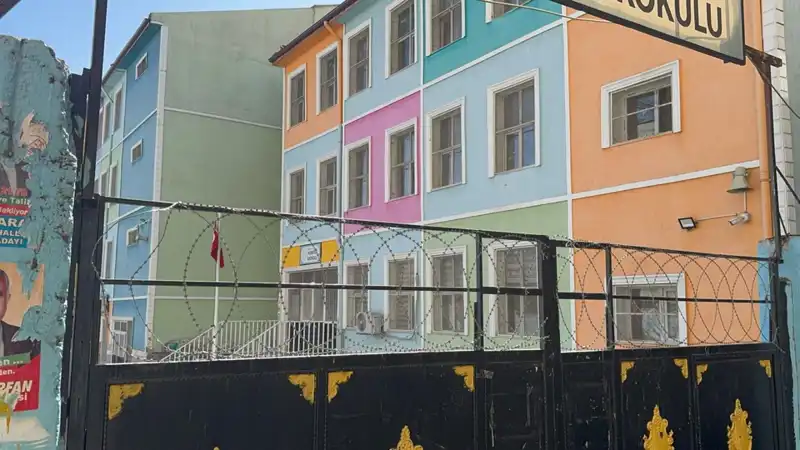 Diyarbakır'da Öğretmene Bıçaklı Saldırı: Güvenlik Tedirginliği Arttı
