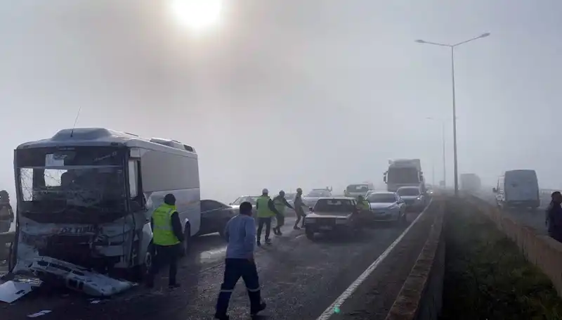 Sis sebebiyle meydana gelen kazada 7 kişi yaralandı: Detaylar burada!