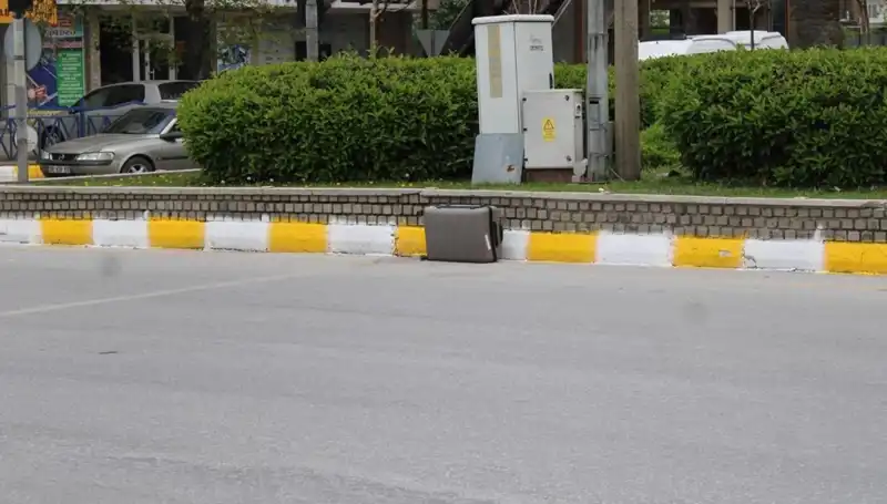 Minibüsten Düşen Valiz, Polisi Harekete Geçirdi: Şok Eden Detaylar