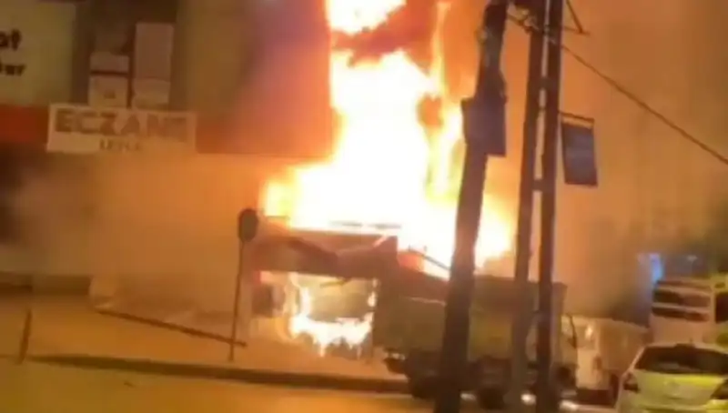 Başakşehir İş Merkezinde Yangın: Alevlerin Sebebi ve Sonrası