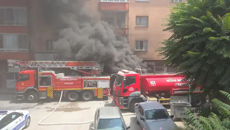 Niğde'de Beyaz Eşya Deposunda Korkutan Yangın: Olayın Ardındaki Nedenler ve Sonuçları