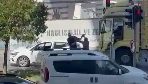 İstanbul Trafiğinde Çekiçli Dehşet: Araçların Neden Hedef Seçildiği Anlaşıldı