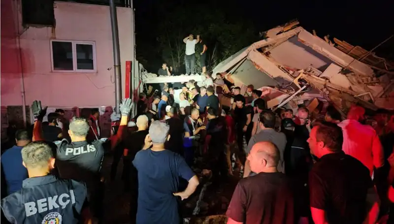 Balıkesir Sındırgı'da Şok Edici Deprem: 6,1 Büyüklüğünde!
