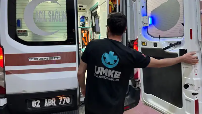 Etek Tekere Dolandı, Bisiklet Devrildi: Kaza Anı Sosyal Medyada Viral Oldu
