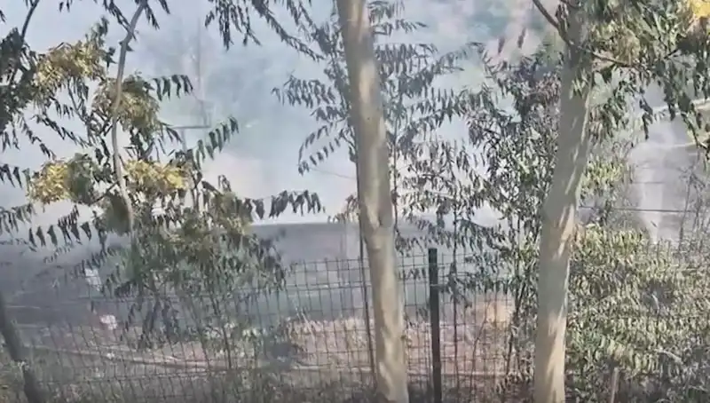 Sultangazi'de Otluk Alanda Yangın: Gecekondu Alevlere Teslim Oldu