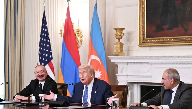 Aliyev'den Ermenistan'a Acil "Anayasa" Çağrısı: Zamanı Harcamayın!