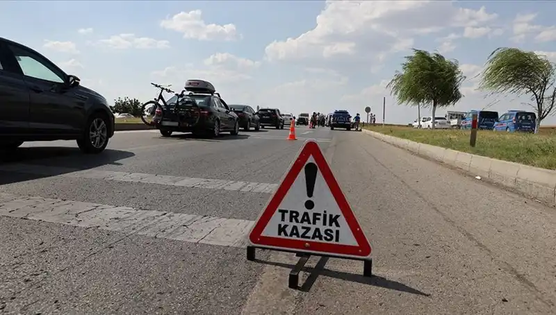 Adana'da Feci Kaza: Kamyon ve Otomobil Çarpıştı, 1 Kişi Hayatını Kaybetti