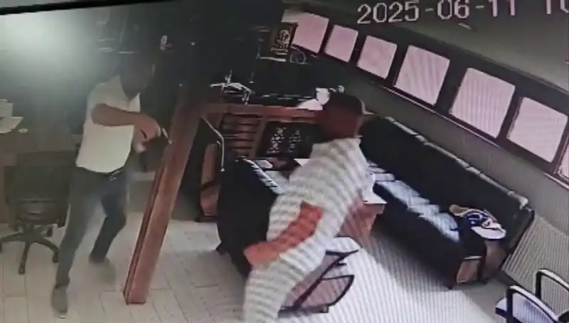 Alacak Verecek Meselesi Kanlı Bir Sonla Bitti: İş İnsanını Kalfa Öldürdü