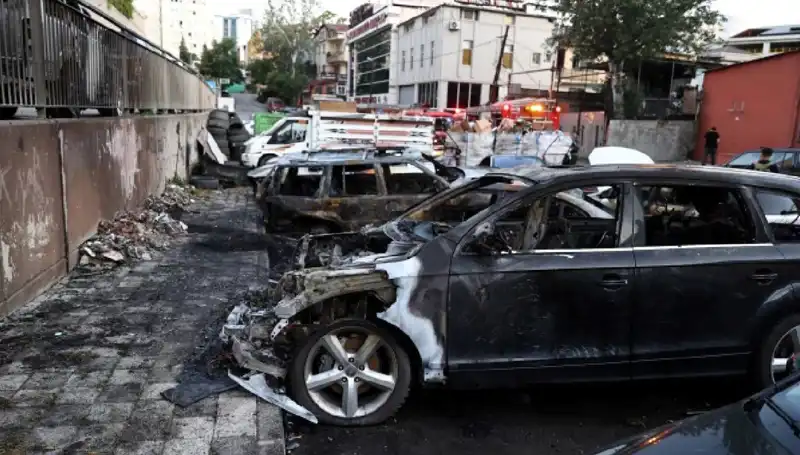 Sanayide Tamir Bekleyen Araçlar Alev Alev Yandı: Maddi Hasar Büyük