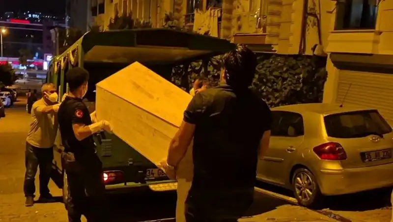 Esenyurt'ta Gizemli Ölüm: Kadın Cesedi Bulundu, Olay Yeri Kriminal İnceleme Altında