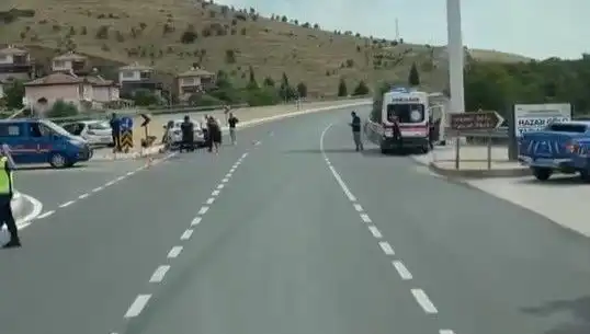 Elazığ'da Korkutan Kaza: İki Otomobil Çarpıştı, Yaralılar Hastaneye Kaldırıldı