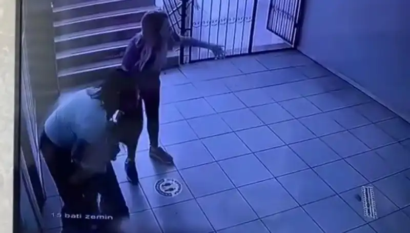 Öğretmen, Heimlich Manevrası ile Öğrencisini Hayata Döndürdü!
