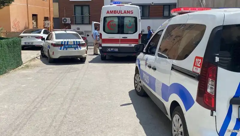 Korkunç Olay: Bıçaklı Kavgada İki Kardeş ve Bir Polis Yaralandı
