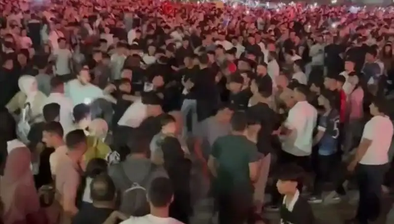 Konserde Bıçaklı Kavga: Üç Kişi Yaralandı, Güvenlik Açıklama Yaptı