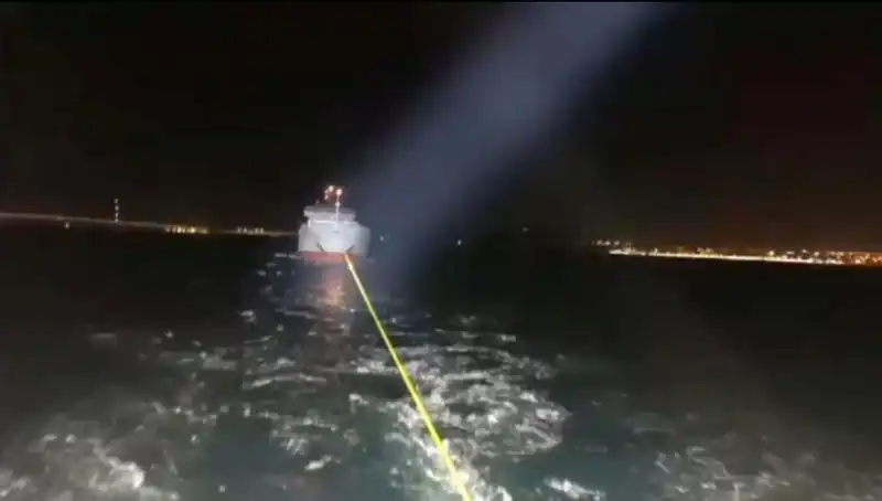 Çanakkale Boğazı'nda Gemi Arızası: Deniz Trafiği Durma Noktasına Geldi!
