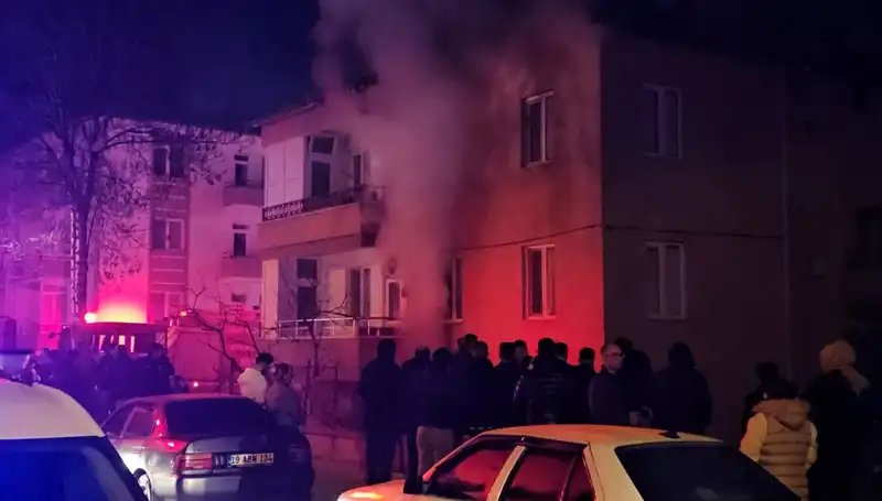 Çorum'da Yangın Paniği: Apartman Bodrumunda Alevler Yükseldi, 10 Kişi Etkilendi
