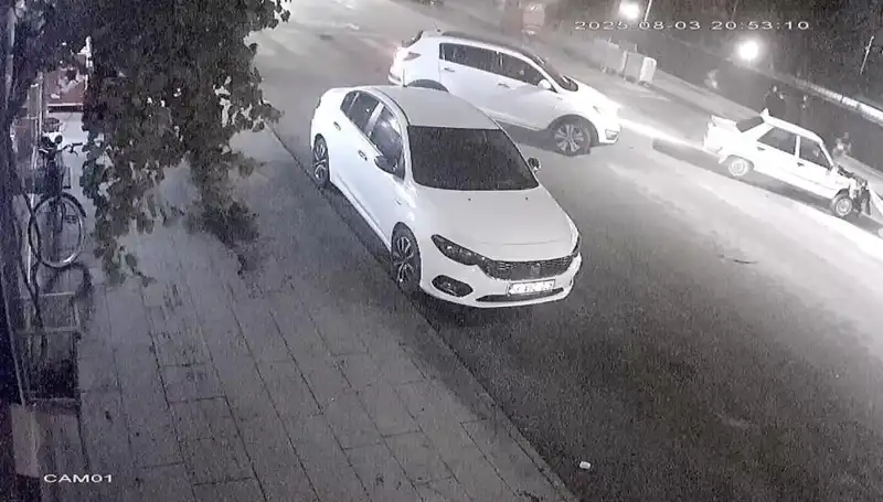 Yayalara Yol Vermek İsteyen Araç Kazada Dehşeti Yaşattı