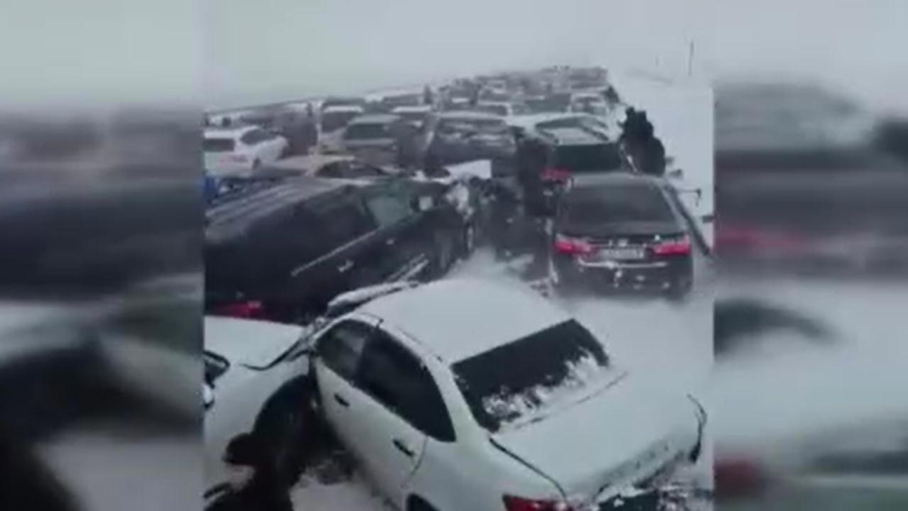 Kazakistan'da Zincirleme Kaza: 95 Araç Birbirine Girdi