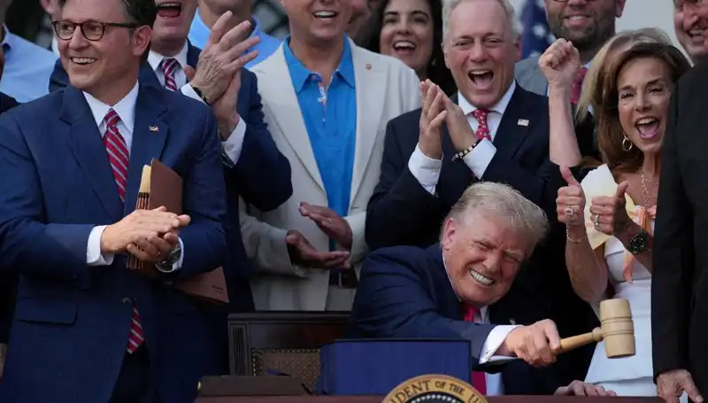 Trump, "Büyük ve Güzel Yasa Tasarısı"nı İmzaladı: Neler Değişecek?