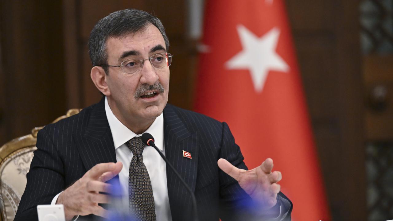 Cumhurbaşkanı Yardımcısı Yılmaz, Genç Çiftlere Maddi Destekler Vaat Ediyor