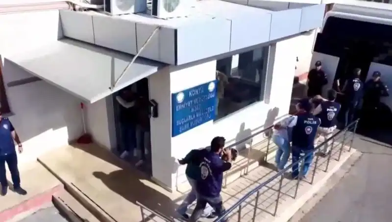 10 İlde Dolandırıcılık Çetesi Çökertildi: 13 Kişi Tutuklandı
