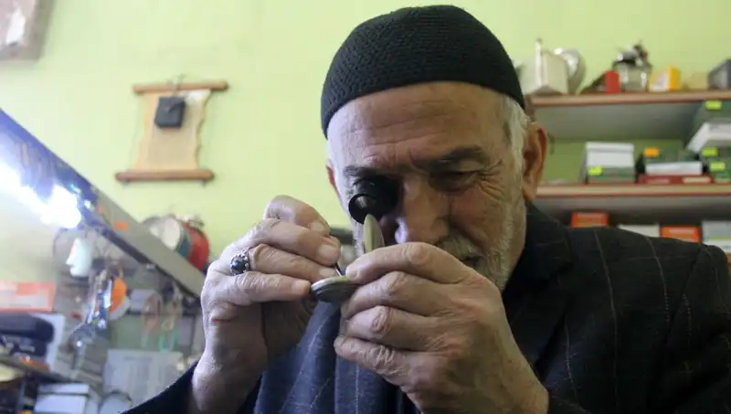 Yarım Yüzyıldır 20 Metrekarede Zamanı Durduran Dükkanın Hikayesi
