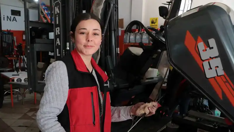 Melike Hanım: Forklift Servisinde Çırak Olarak Sanayiye Adım Atan İlk Kadın