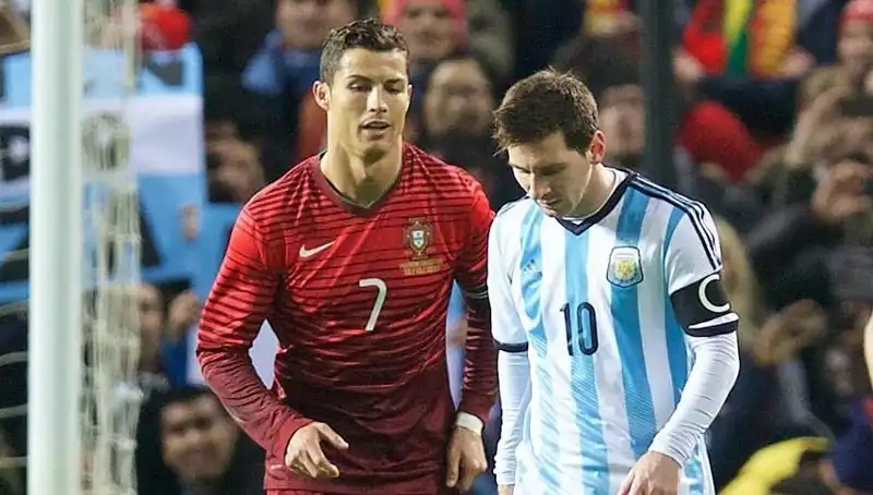 Ronaldo, Messi'ye Fark Attı: Futbol Dünyasında Yeni Bir Rekor