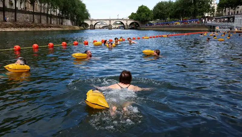 Paris'te Tarihi An: Seine Nehri Artık Herkese Açık!