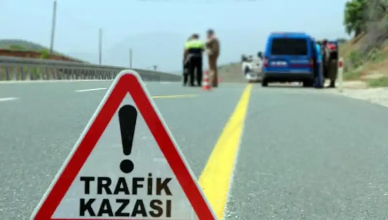 ** Ticari Araç ile Otomobil Çarpıştı: 5 Kişi Hastanelik Oldu!**