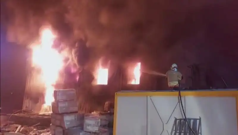 Hatay'da Fabrika İşçi Konteyneri Yanarak Küllere Döndü