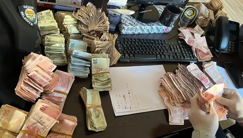 İETT Otobüsünde Şok Olay: Dilenci Üzerinden Binlerce TL Para Çıktı!