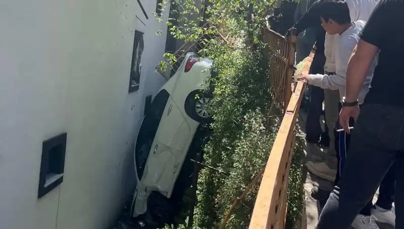 Kağıthane'de Korkunç Kaza: Yolcu Metrelerce Sürüklendi!