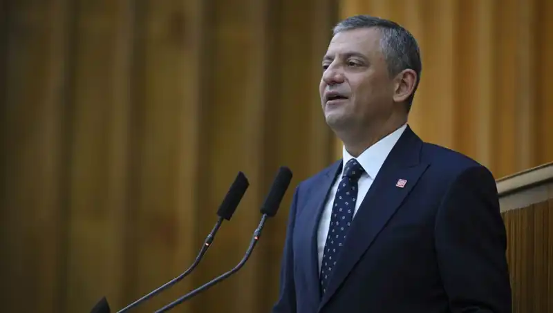 CHP Kurultay Davasına Özel'den Sert Tepki: Siyasi Gelişmeler Gündemi Sarıyor
