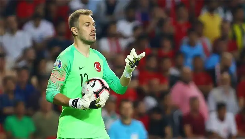 Mert Günok Futbolu Bırakma Kararını Açıkladı: Geleceği Hakkında Merak Edilenler